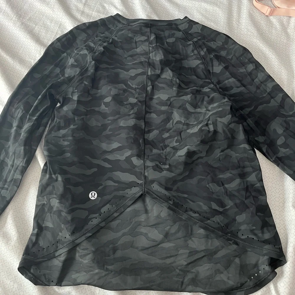 COPY - Lululemon Rise and Run Long Sleeve Discontinued - Picture 1 of 3
